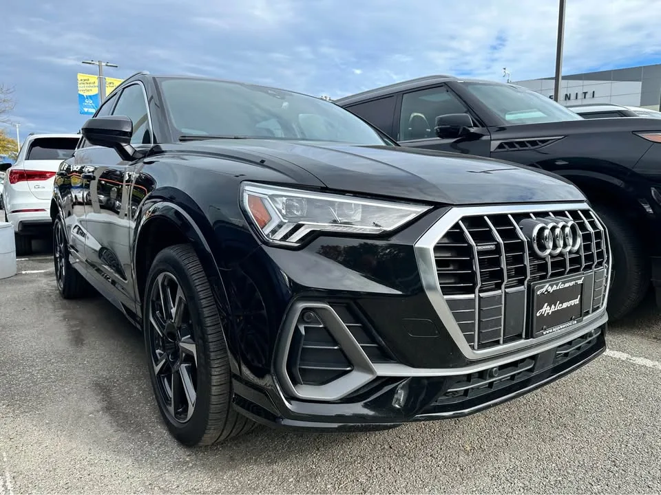 2024 Audi Q3 image indicator(3)