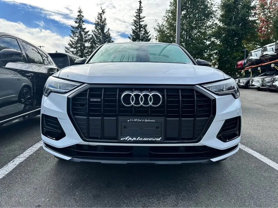 2022 Audi Q3 image indicator(2)