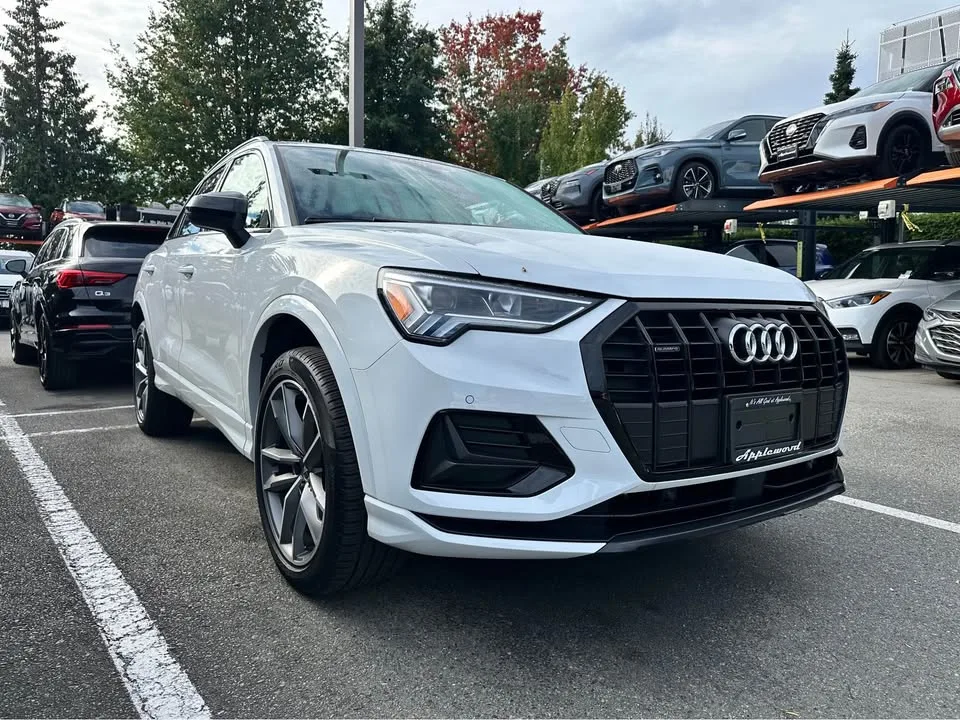 2022 Audi Q3 image indicator(3)