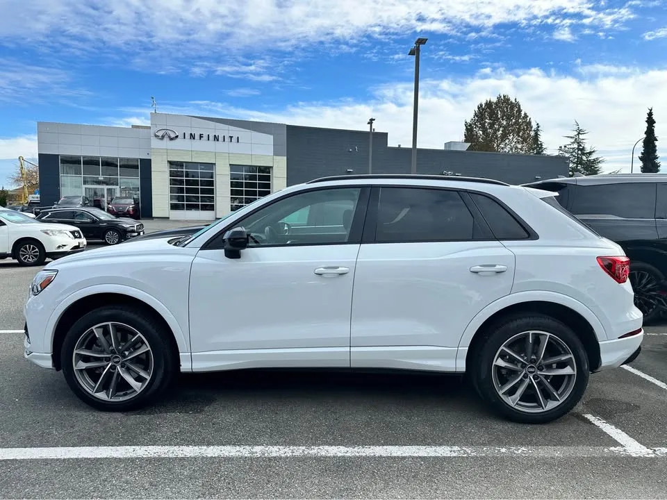 2022 Audi Q3 image indicator(7)