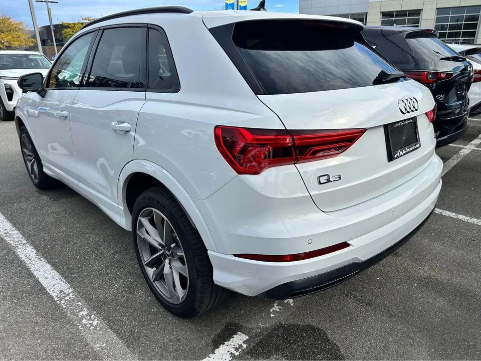 2022 Audi Q3 image indicator(8)