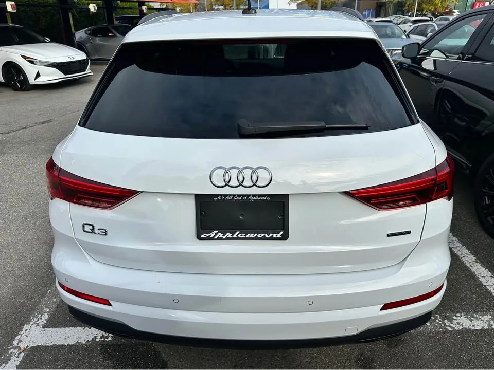 2022 Audi Q3 image indicator(9)