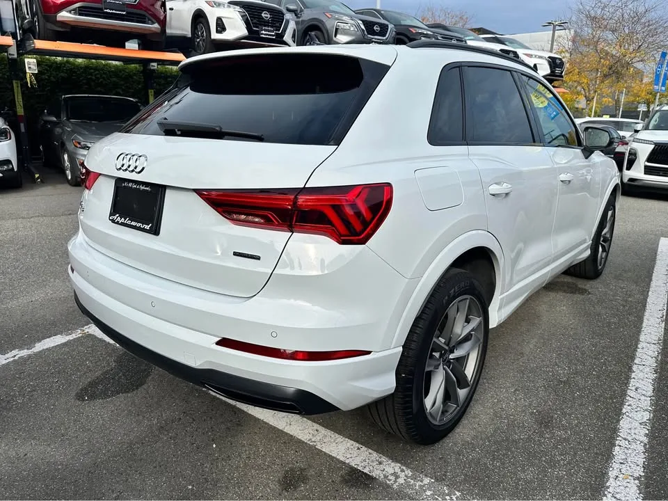 2022 Audi Q3 image indicator(10)