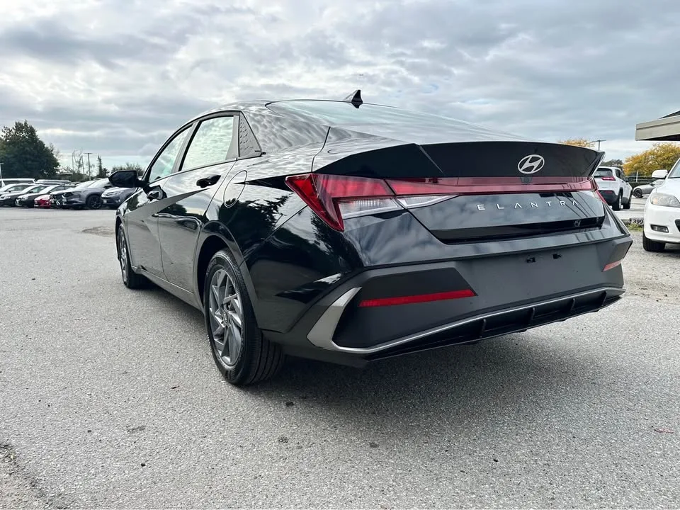 2025 Hyundai Elantra image indicator(3)