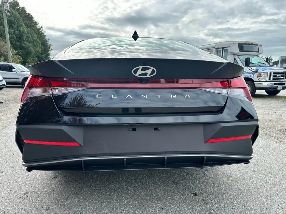 2025 Hyundai Elantra image indicator(4)