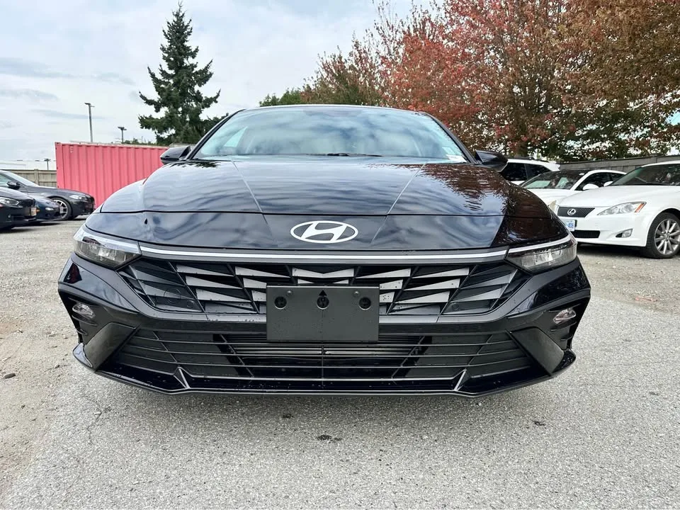 2025 Hyundai Elantra image indicator(8)