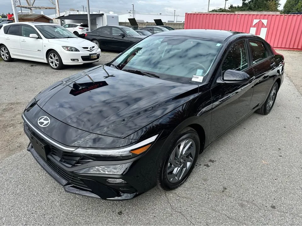 2025 Hyundai Elantra image indicator(9)