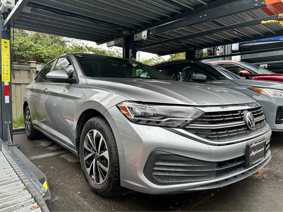 2023 Volkswagen Jetta image indicator(4)