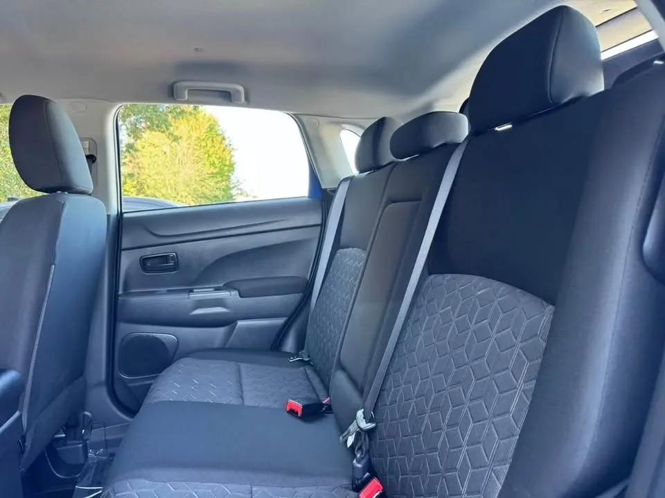 2024 Mitsubishi rvr es awd - 3,602 kms only image indicator(4)