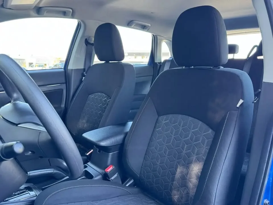 2024 Mitsubishi rvr es awd - 3,602 kms only image indicator(10)