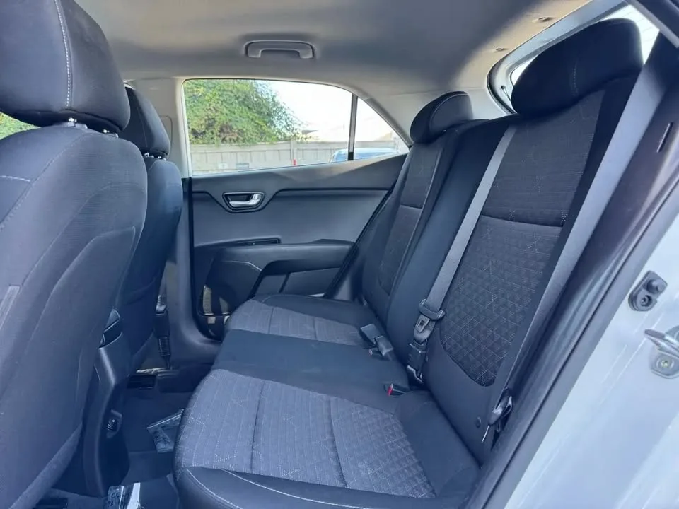 2018 Kia rio lx - 5-door image indicator(4)