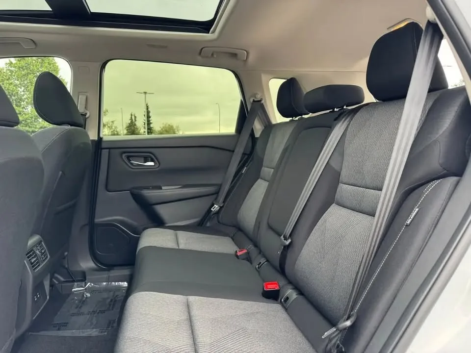 2024 Nissan Rogue SV Moonroof AWD - CPO image indicator(4)