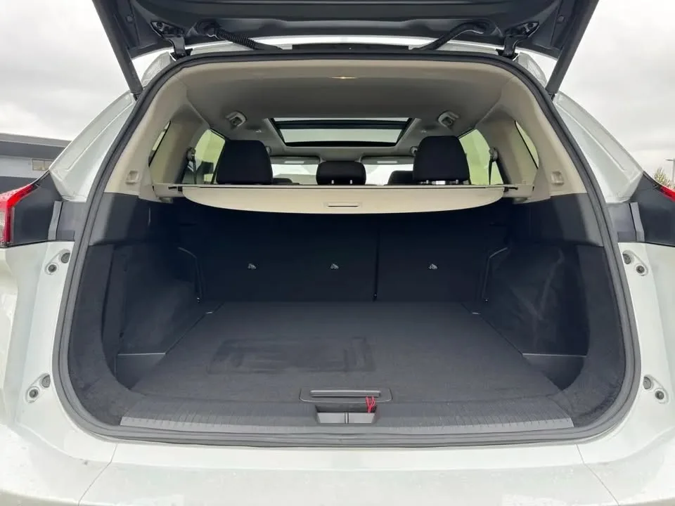 2024 Nissan Rogue SV Moonroof AWD - CPO image indicator(10)