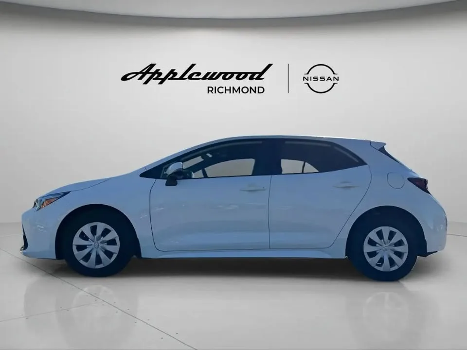 2025 Toyota corolla se hatchback image indicator(2)