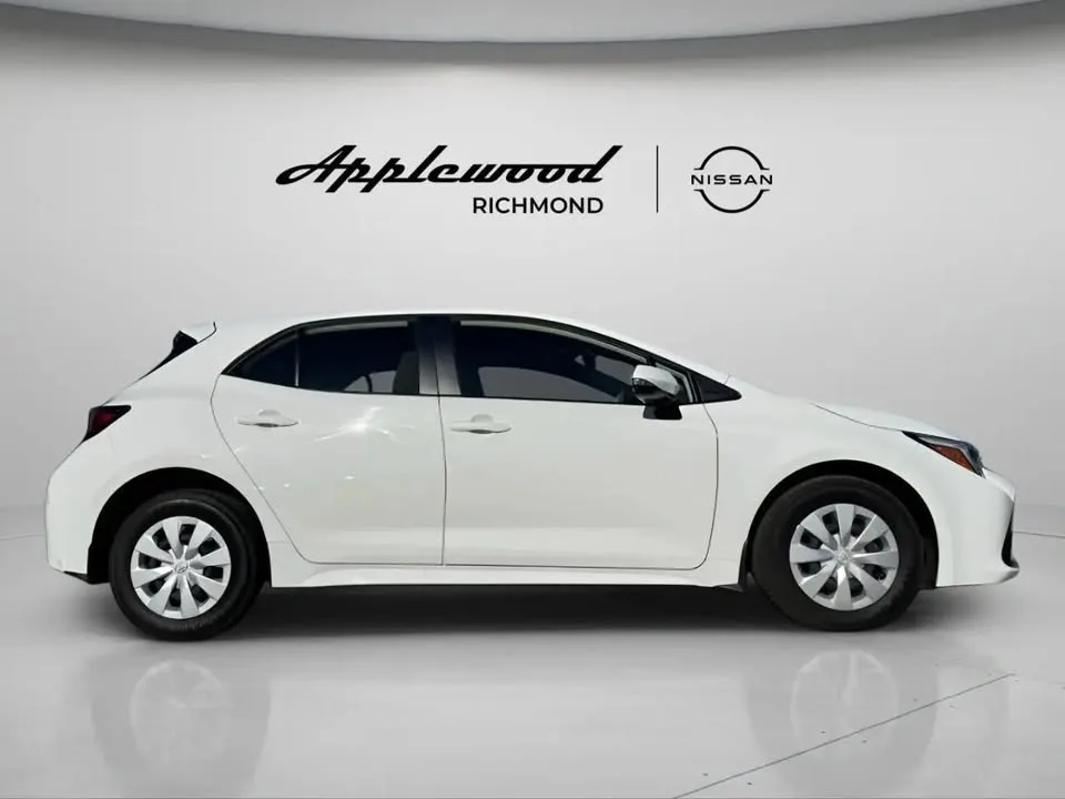 2025 Toyota corolla se hatchback image indicator(4)