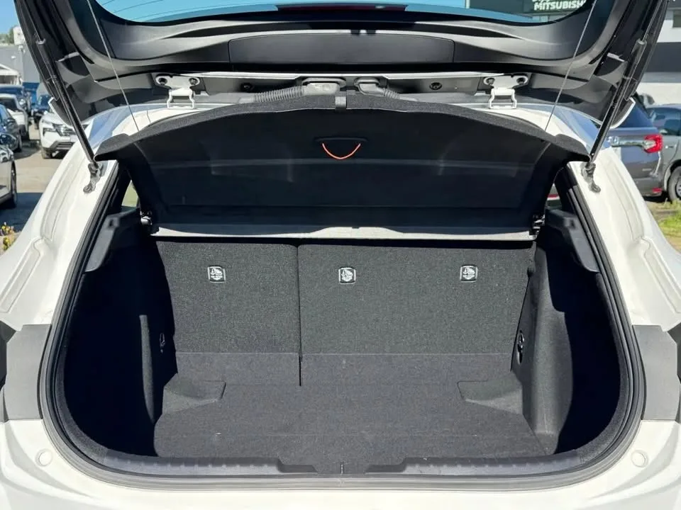 2025 Toyota corolla se hatchback image indicator(6)