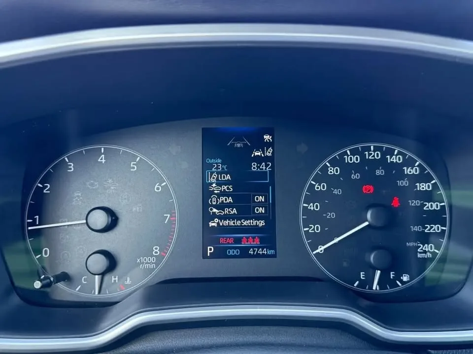 2025 Toyota corolla se hatchback image indicator(7)