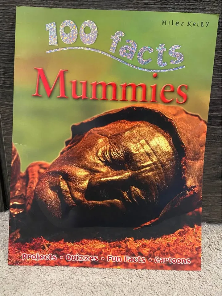 100 Facts Book Collection image indicator(2)