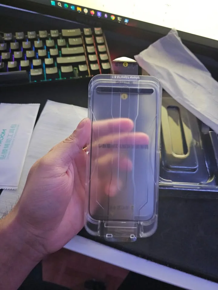 Iphone 15 pro case (spigen cover) + iphone 14 pro screen protect image indicator(4)