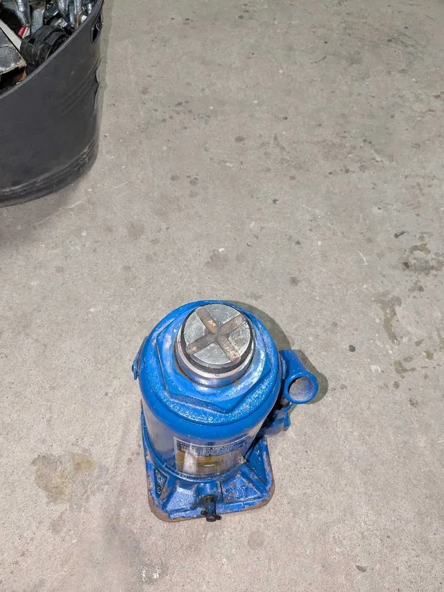 POWERFIST 20 Ton Hydraulic Bottle Jack image indicator(2)