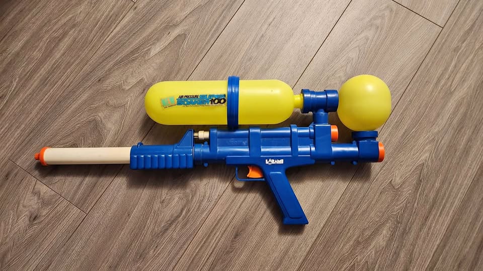 Vintage Super Soaker 100