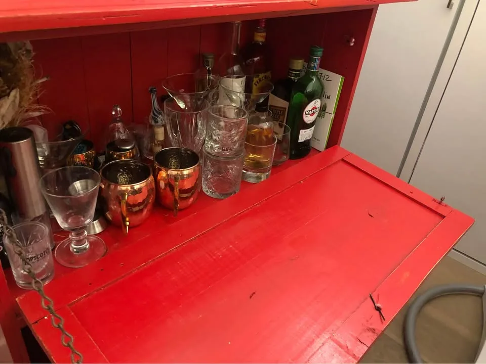 MCM Liquor Cabinet image indicator(2)