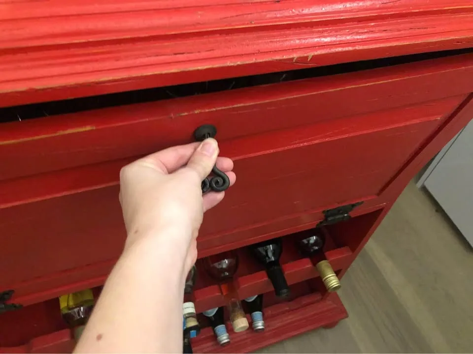 MCM Liquor Cabinet image indicator(3)