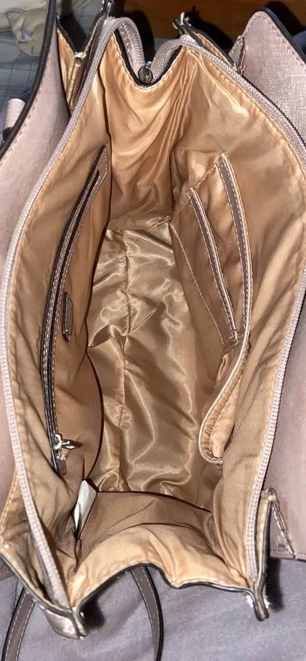 GUESS purse- NEW image indicator(2)