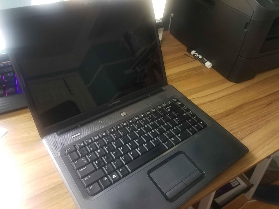 HP Compaq Presario C700 Serie Laptop - photo 2