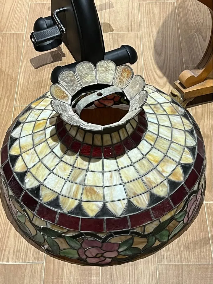 vintage Tiffany-style flower stained glass hanging lamp shade image indicator(2)