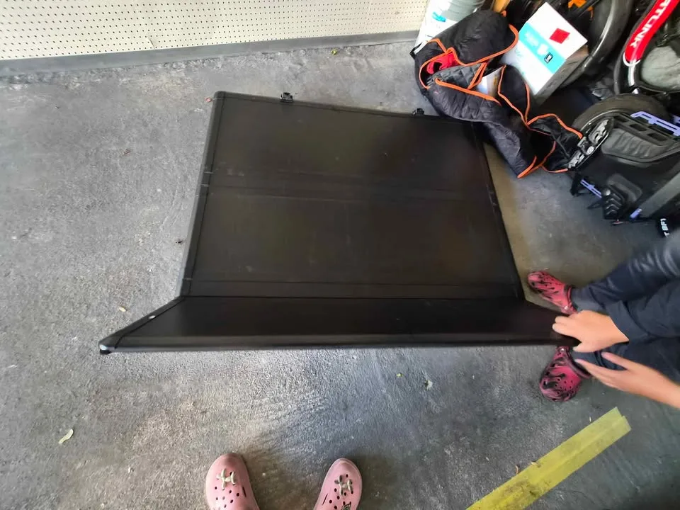 Hard Tri-Fold Pick Up Truck Bed image indicator(2)