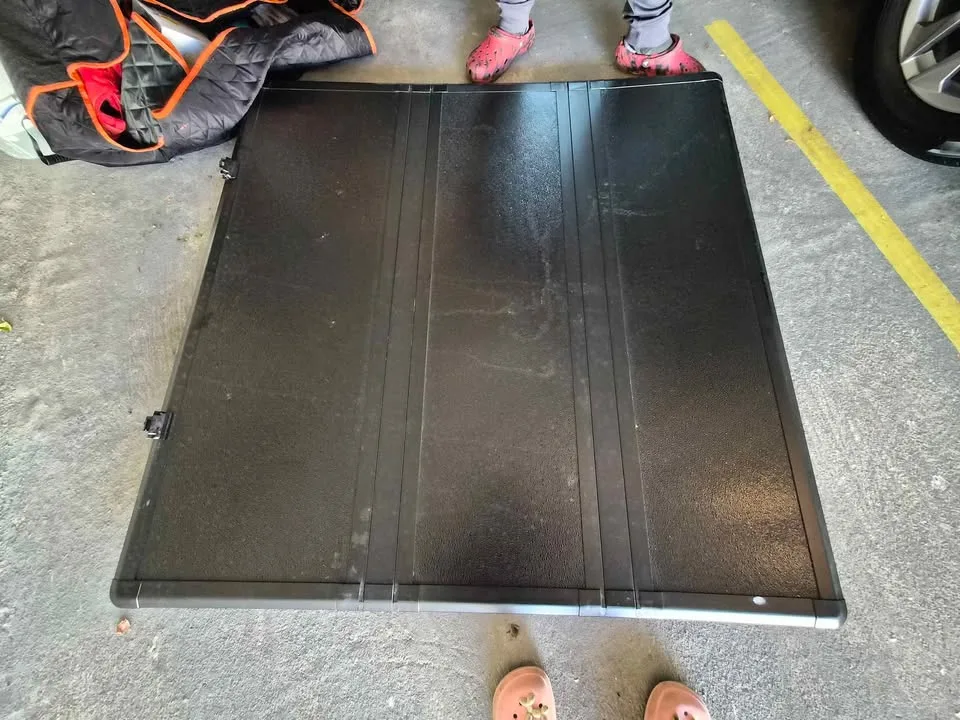 Hard Tri-Fold Pick Up Truck Bed image indicator(3)