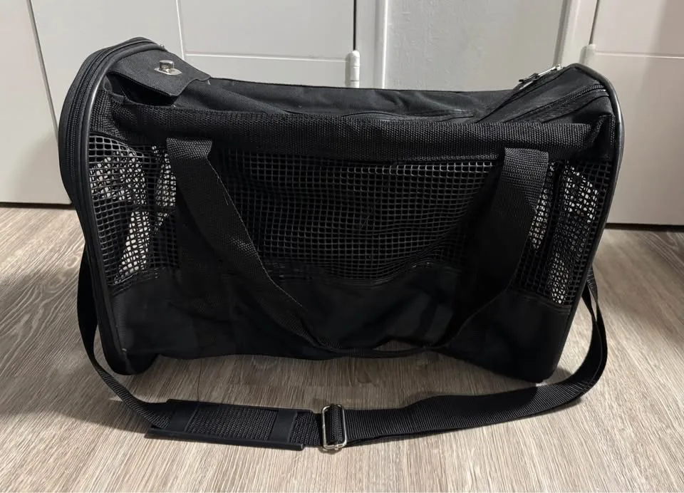 Breathable Travel Pet Carrier image indicator(2)