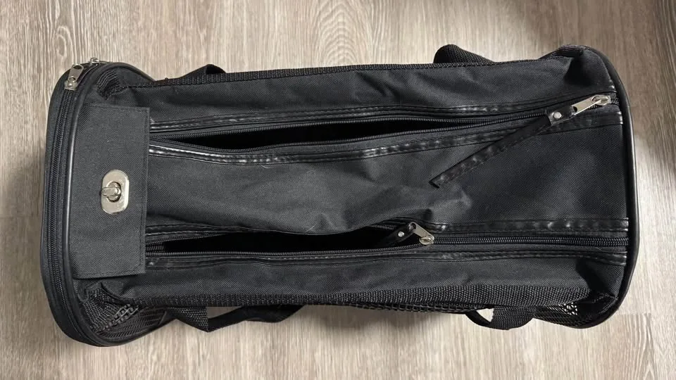 Breathable Travel Pet Carrier image indicator(5)