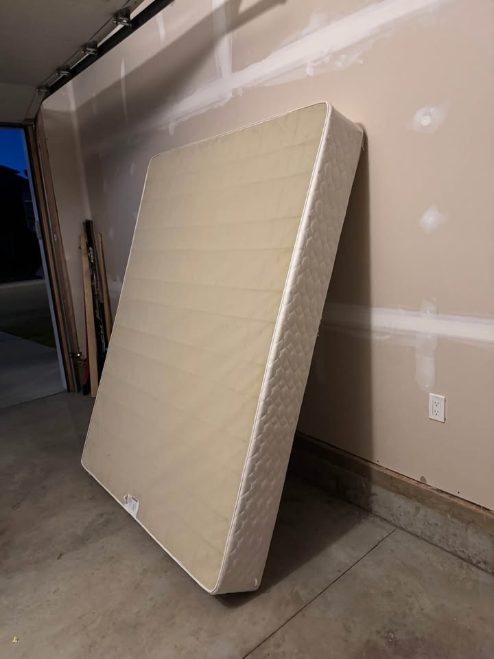 Queen bed frame with headboard and box spring - photo 2