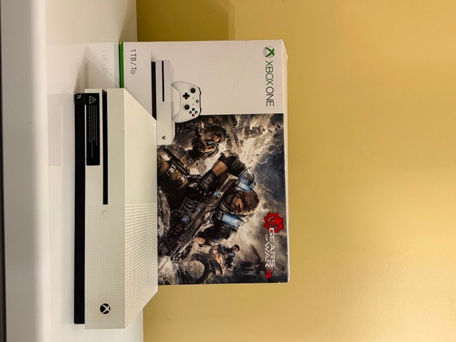 Xbox One S 1 TB Gears of War 4 Bundle + 5 Game