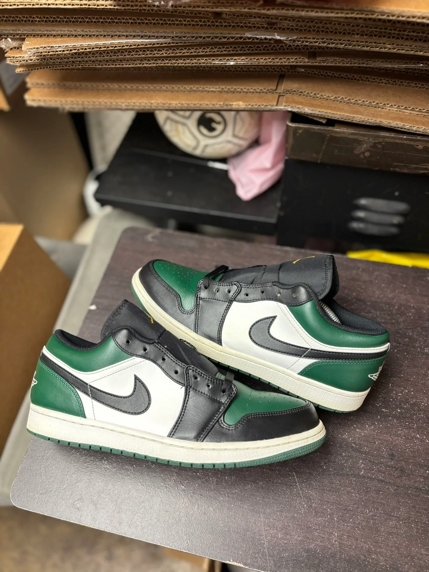 Air Jordan 11 Low Green Tea thumbnail