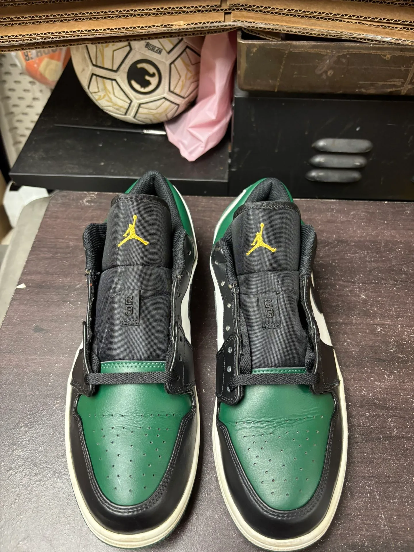 Air Jordan 11 Low Green Tea image indicator(2)