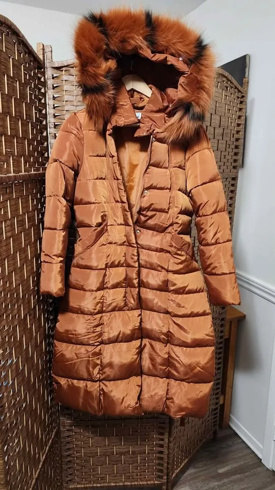 Woman's Long Winter Coat Size M image indicator(2)