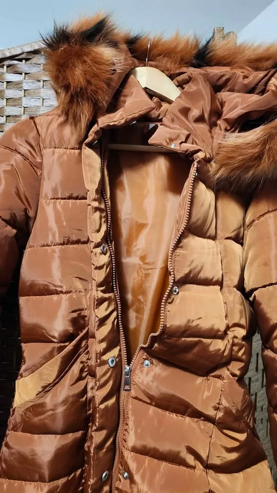 Woman's Long Winter Coat Size M image indicator(3)