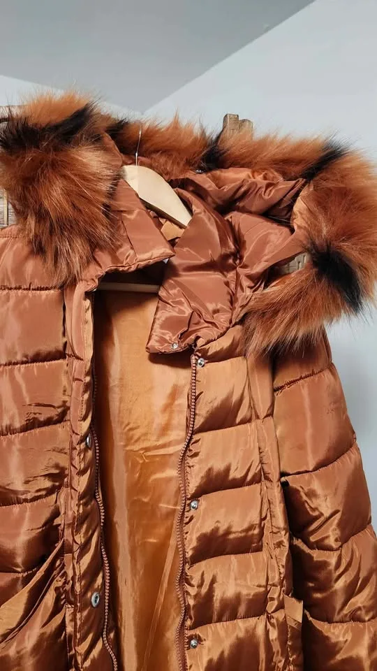 Woman's Long Winter Coat Size M image indicator(4)