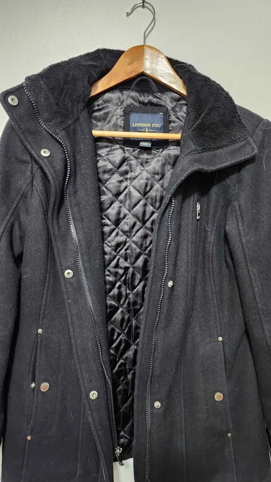 Woman Black Winter Coat Size XS image indicator(2)