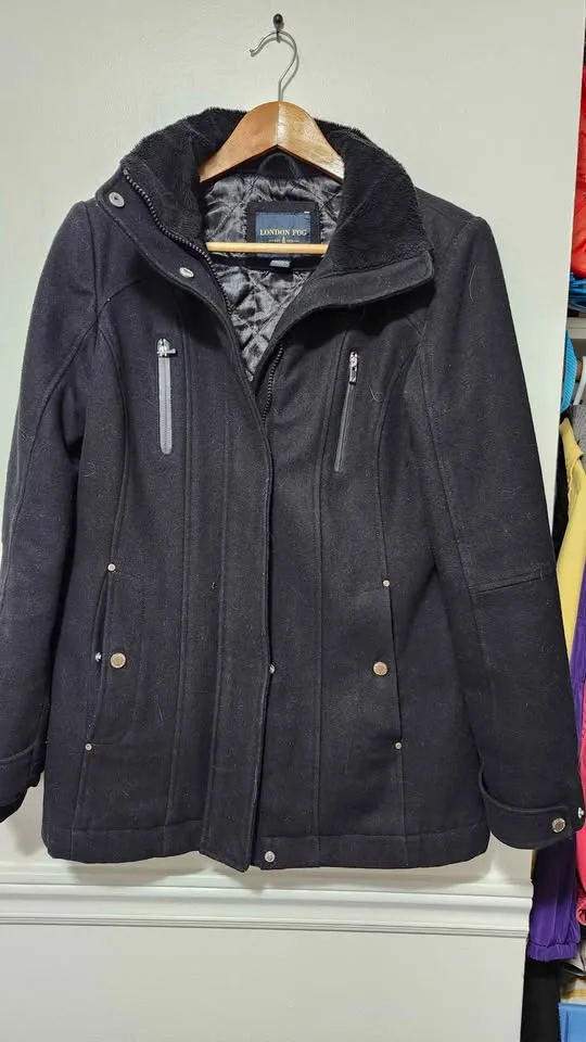 Woman Black Winter Coat Size XS image indicator(3)