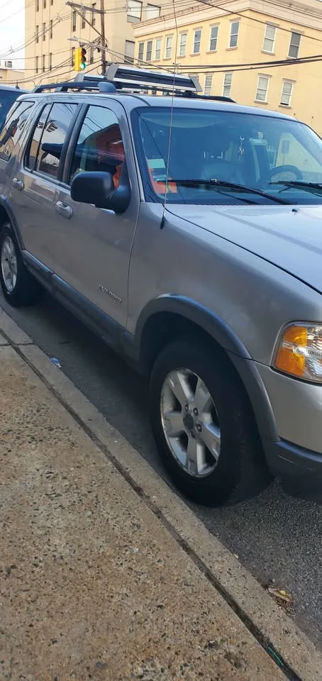 2002 Ford Explorer · Sport SUV 4D image indicator(2)