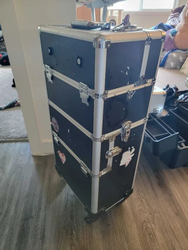 **OFFERS WELCOME** HUGE Cosmetology Bundle image indicator(3)