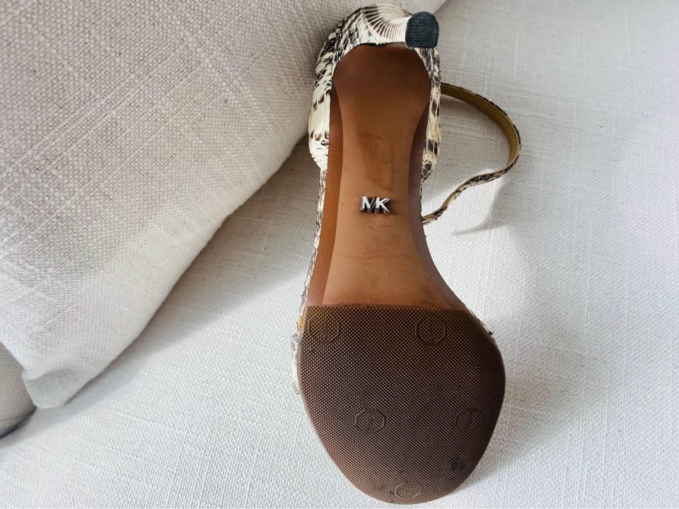 Almost brand new Michael Kors strap sandals - photo 5