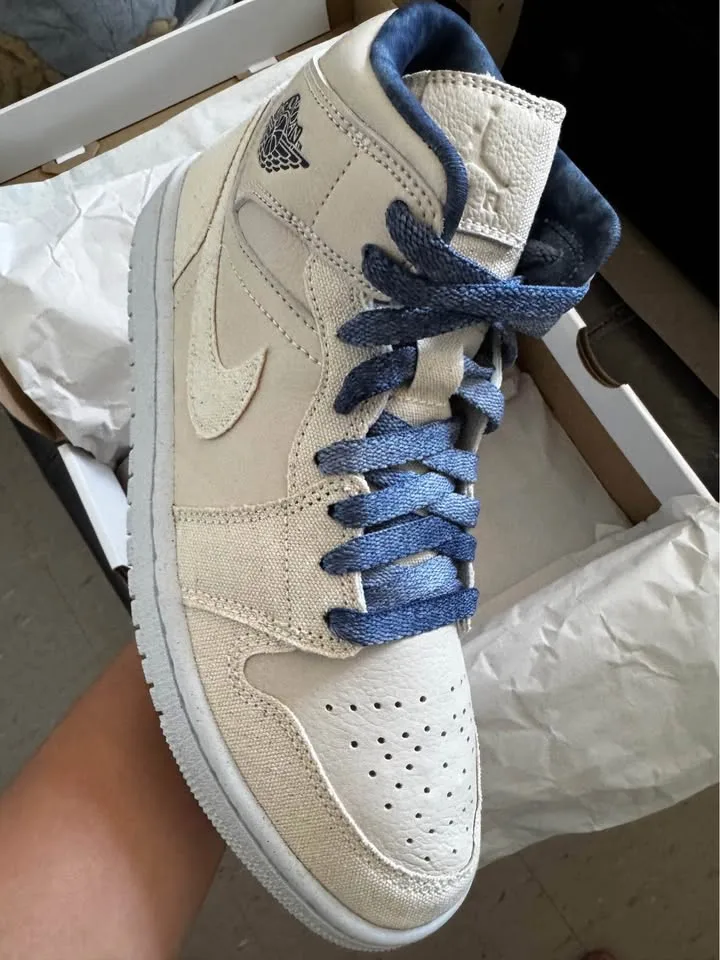 Womens Air Jordan 1 MID SE Sanddrift/Sail-Midnight Navy image indicator(2)