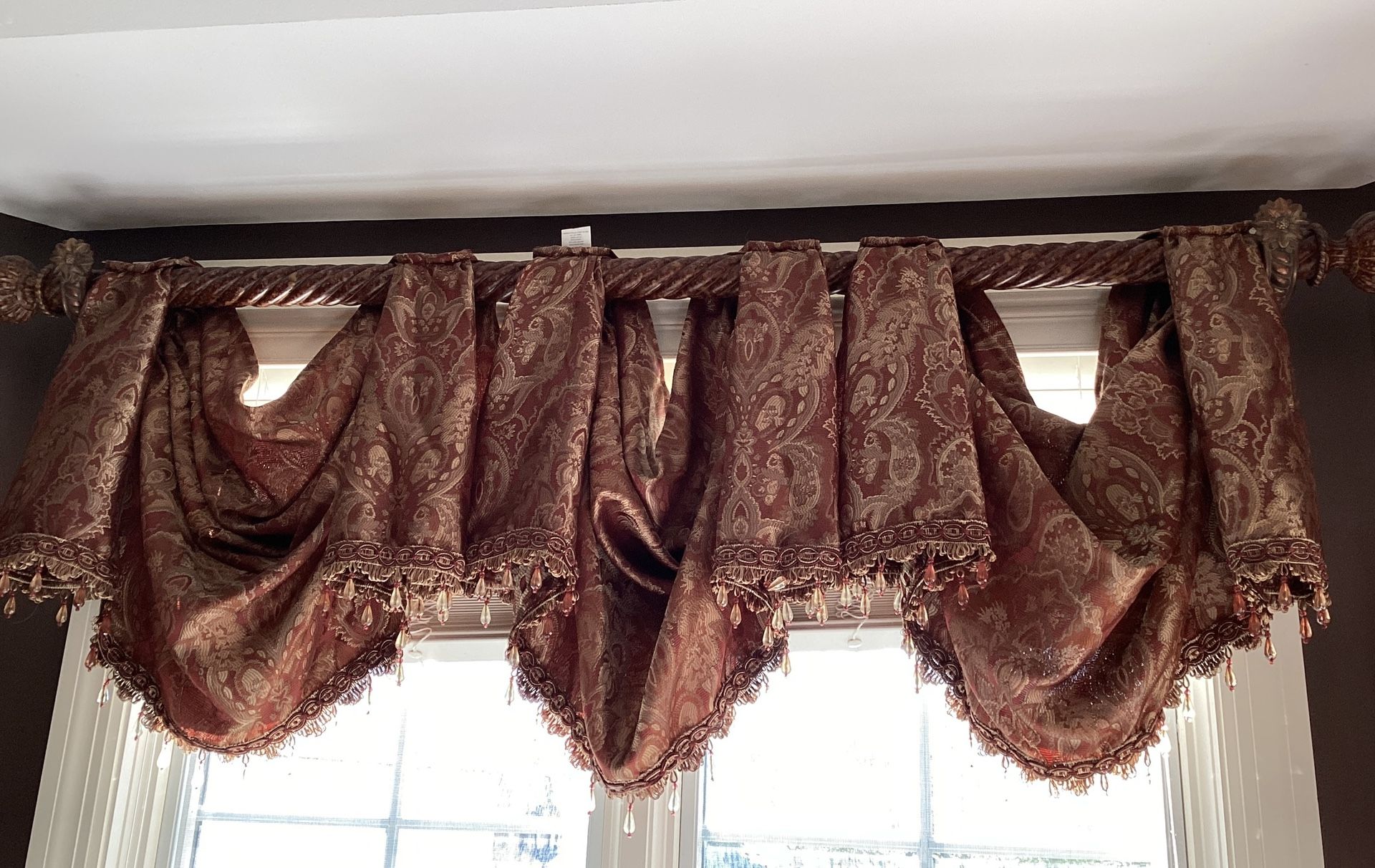 7 Beaded Swags , 3 Window Rods and 6 Wall Brackets - photo 2