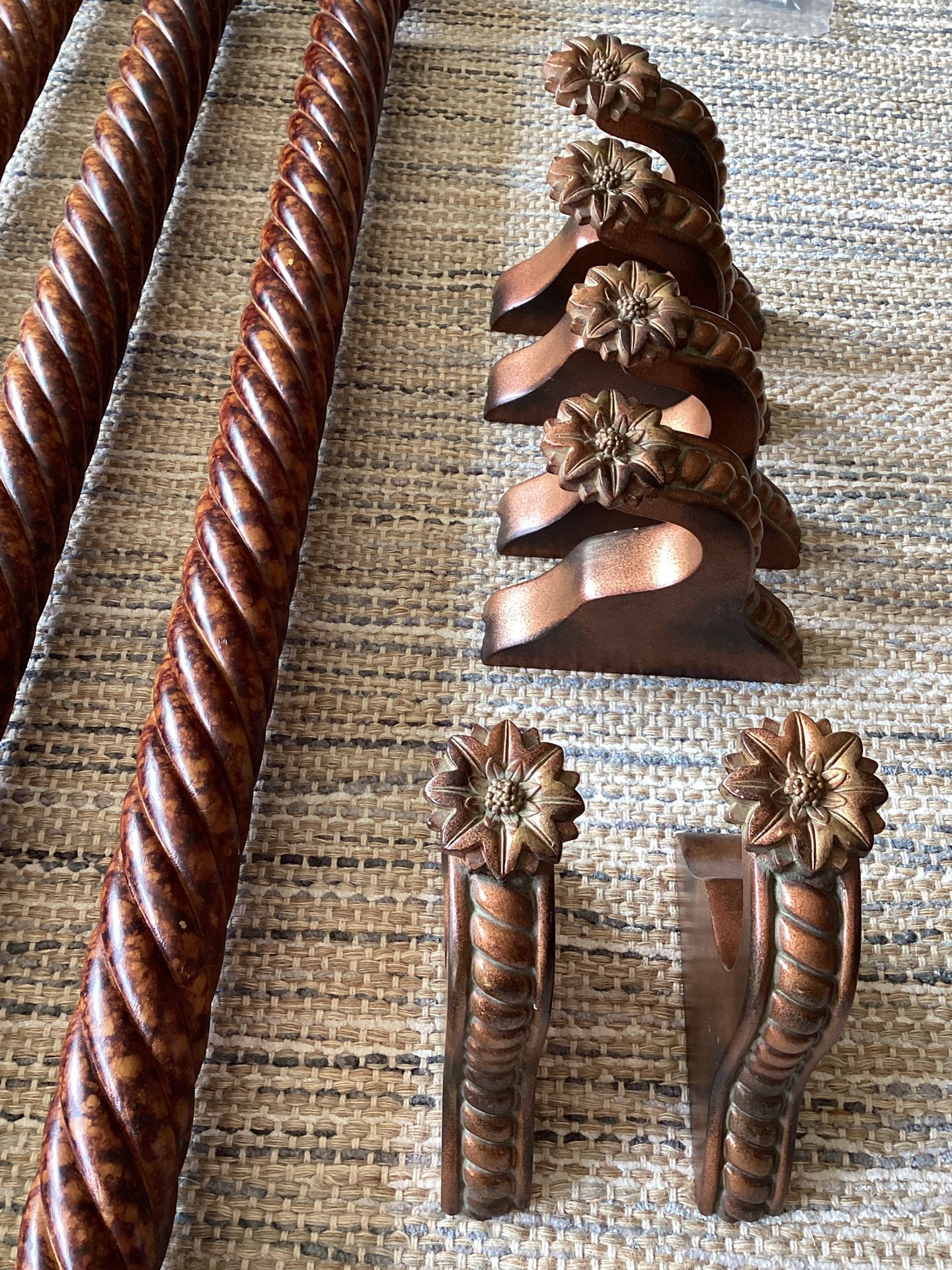 7 Beaded Swags , 3 Window Rods and 6 Wall Brackets - photo 4