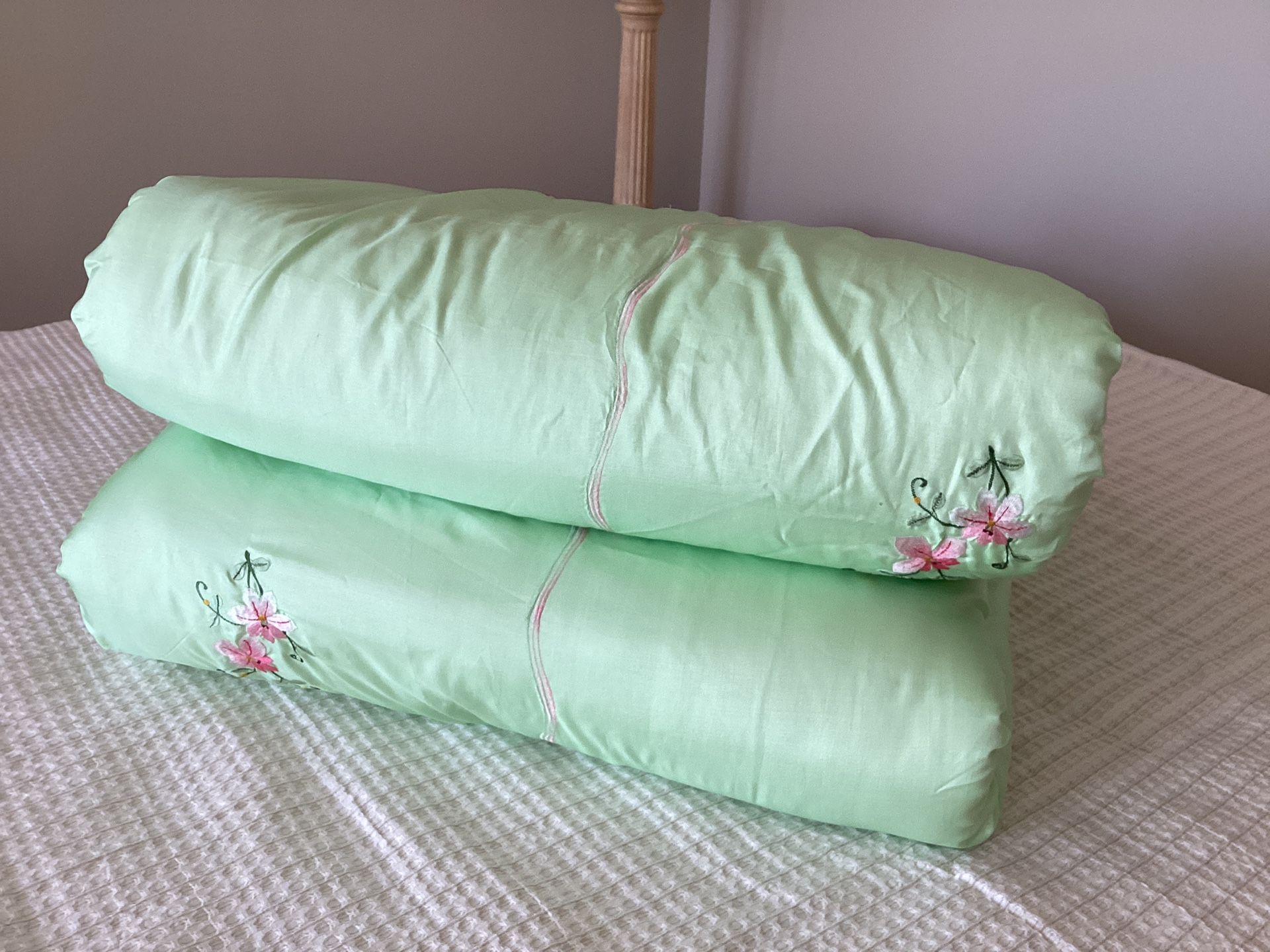 Comforter 84”x70”x2” Green Embroidered - photo 4